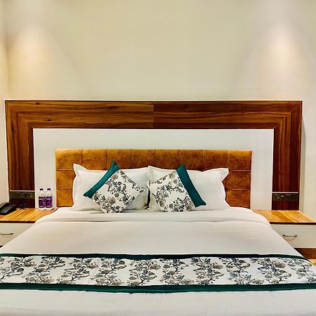 Hotel White House 350 Mtr From Golden Temple Amritsar Esterno foto