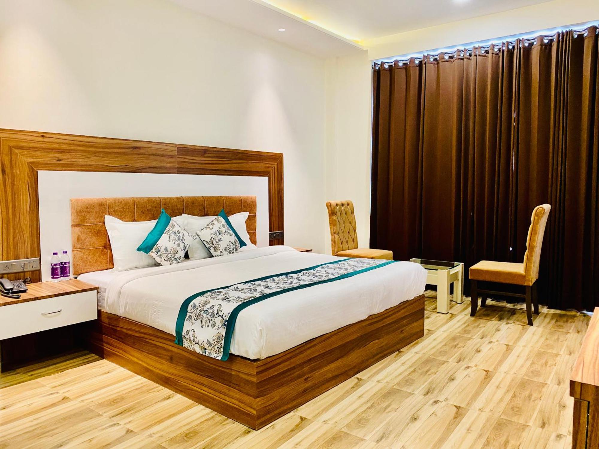 Hotel White House 350 Mtr From Golden Temple Amritsar Esterno foto