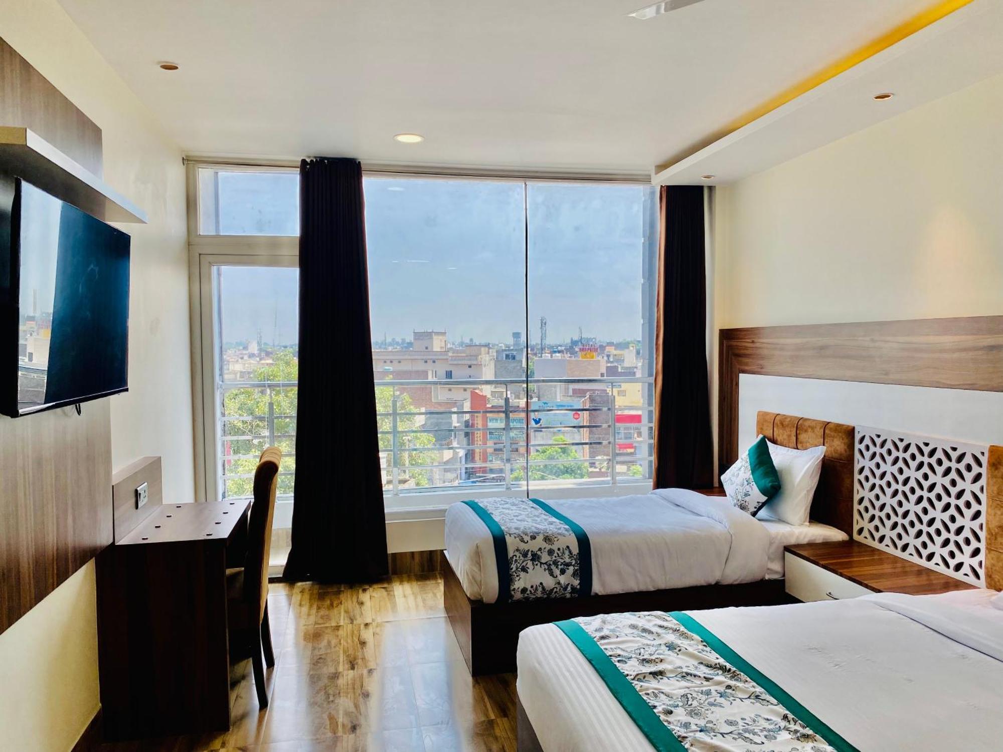 Hotel White House 350 Mtr From Golden Temple Amritsar Esterno foto