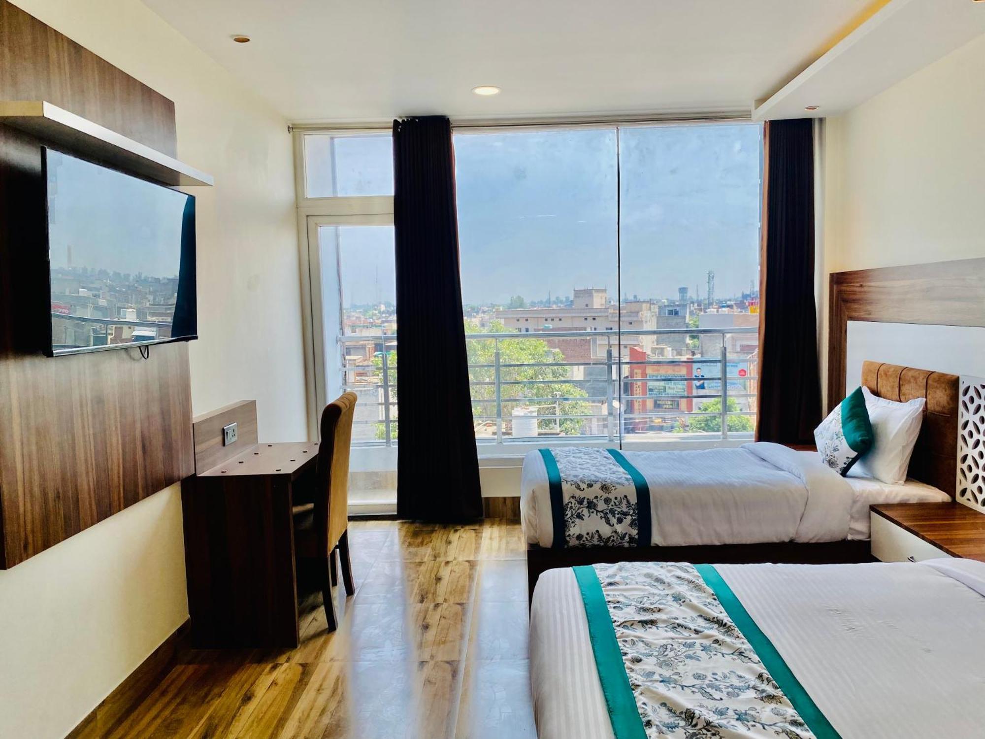 Hotel White House 350 Mtr From Golden Temple Amritsar Esterno foto