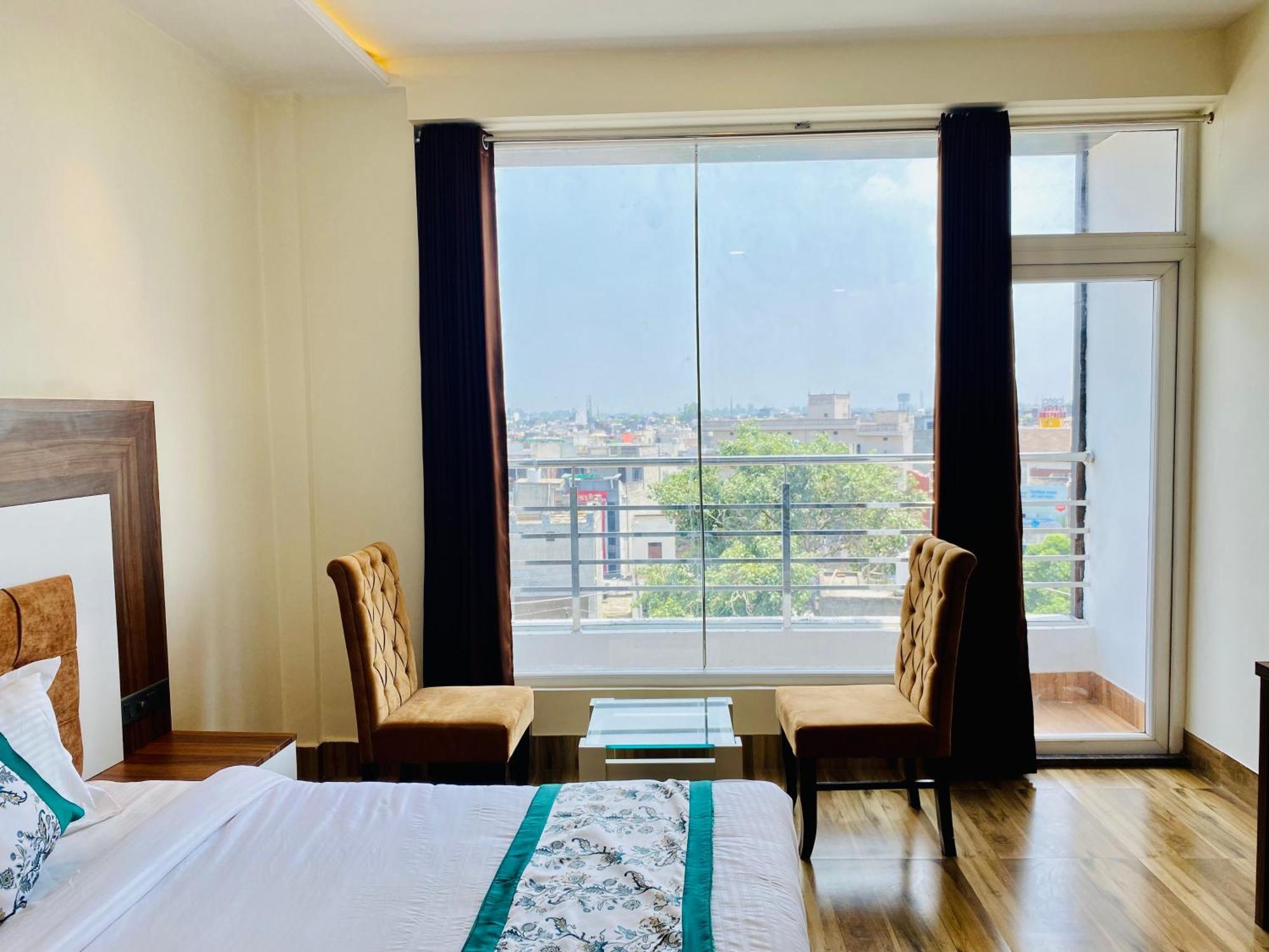 Hotel White House 350 Mtr From Golden Temple Amritsar Esterno foto