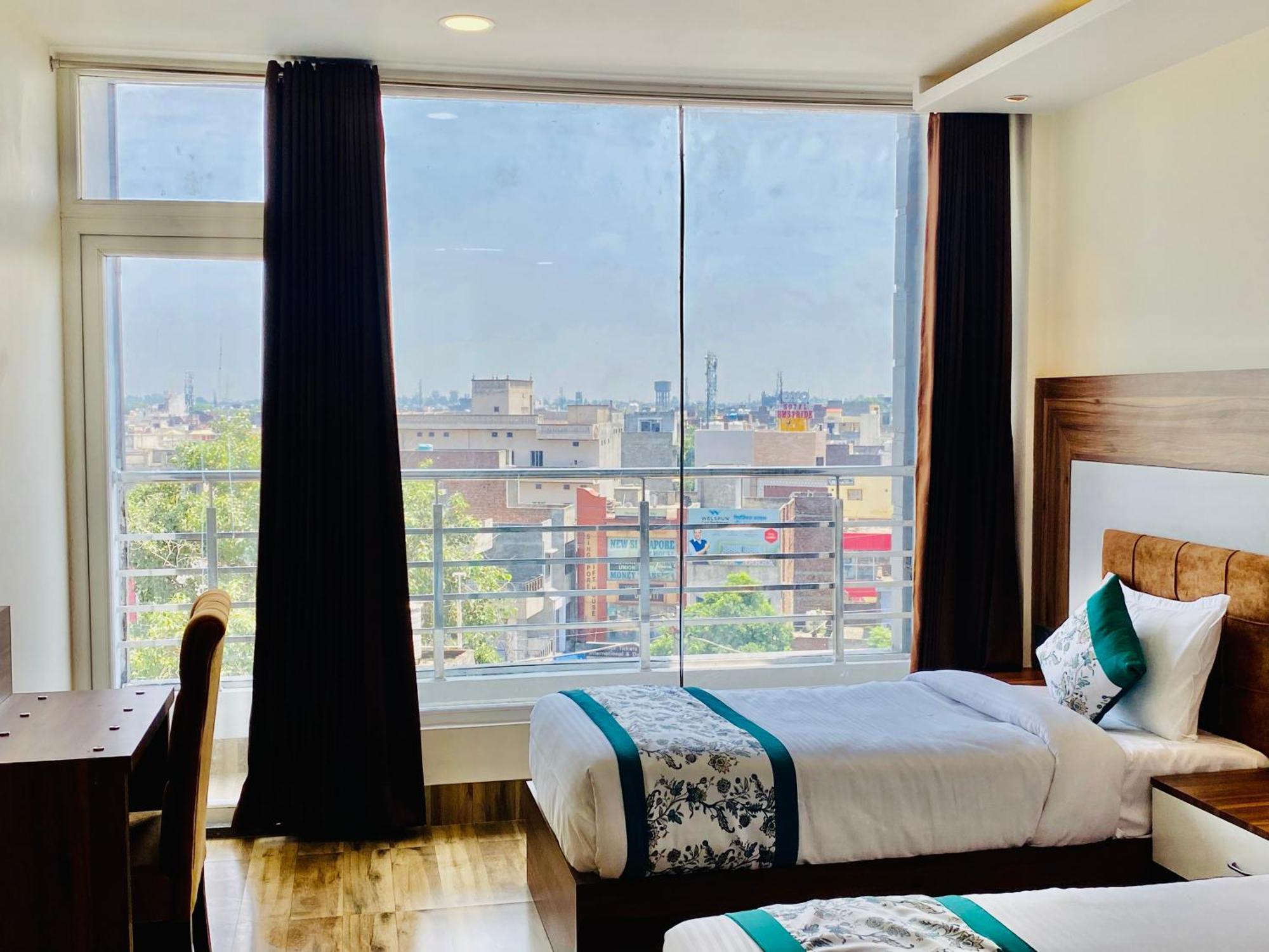 Hotel White House 350 Mtr From Golden Temple Amritsar Esterno foto