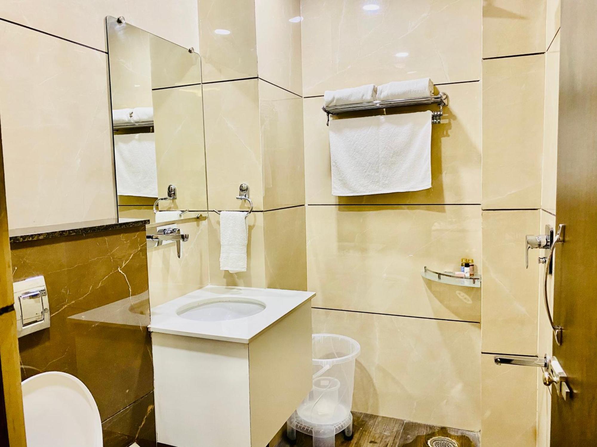 Hotel White House 350 Mtr From Golden Temple Amritsar Esterno foto